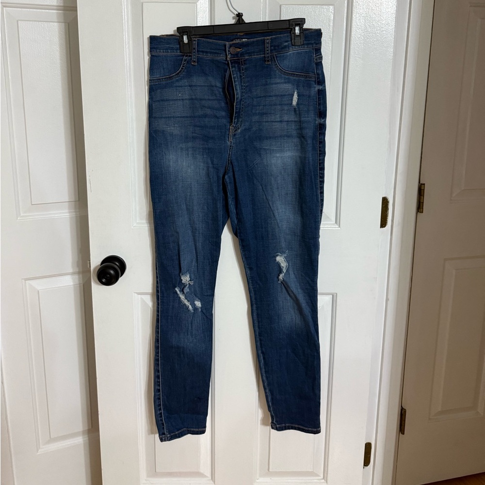 Fashion Nova Distressed Skinny Jeans in Dark Blue